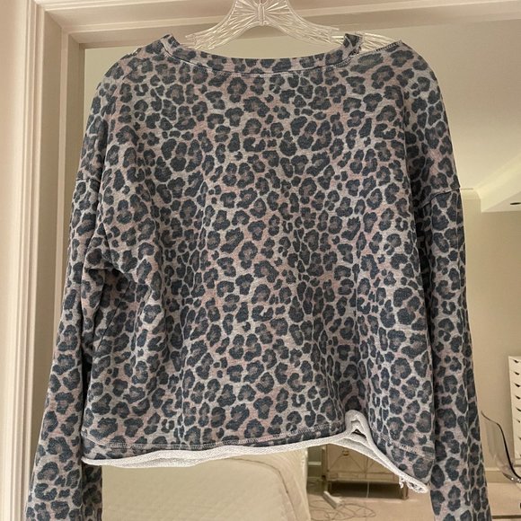 Mossimo Leopard Distressed Top - Picture 2 of 2